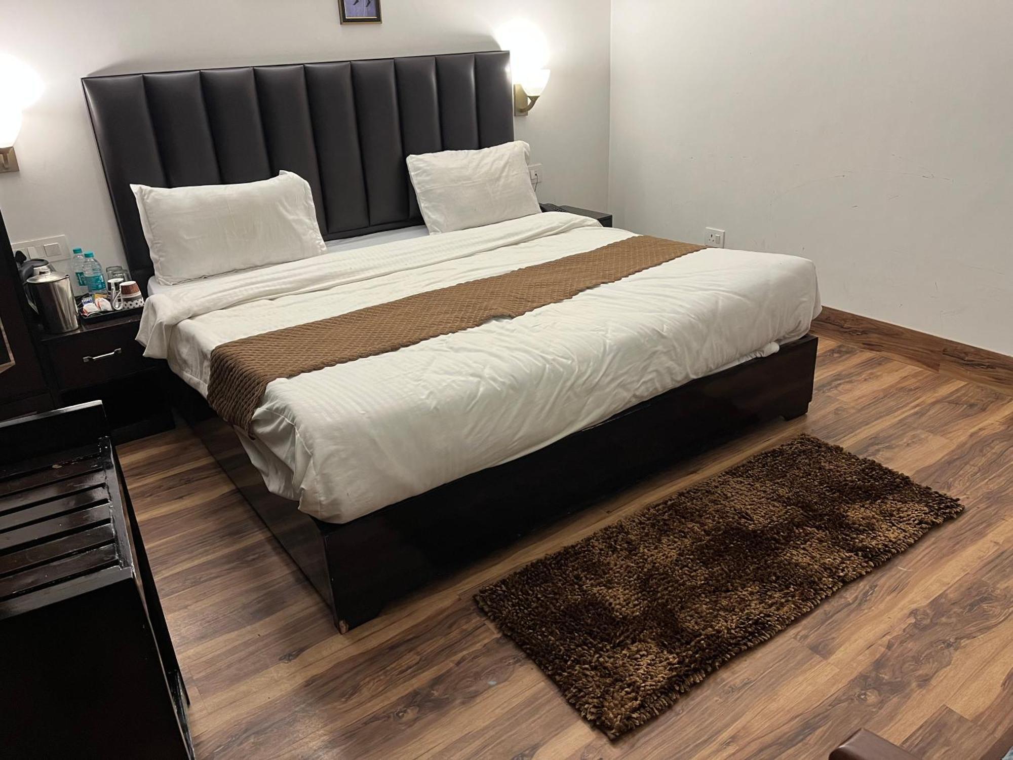 Cedar Woods Resort By Heyan Hotels 奈尼塔尔 外观 照片