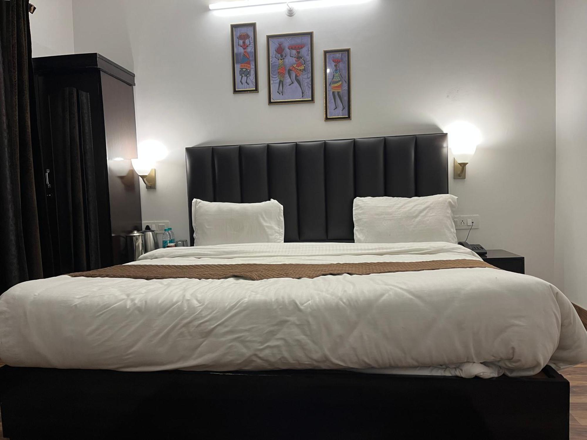 Cedar Woods Resort By Heyan Hotels 奈尼塔尔 外观 照片